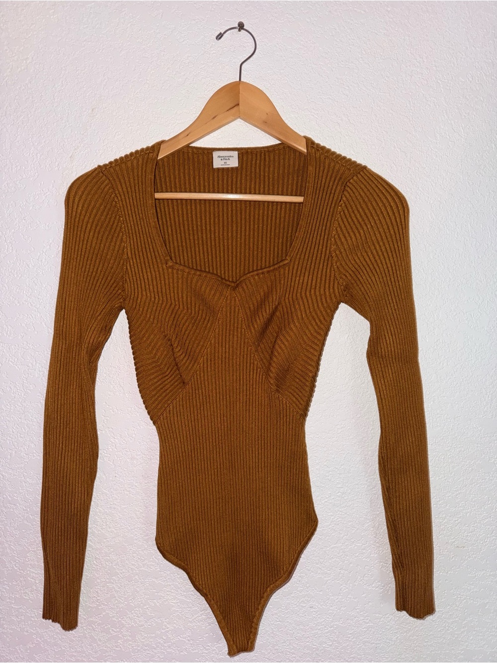 Abercrombie & Fitch Ribbed Long-Sleeve Bodysuit - Caramel Brown